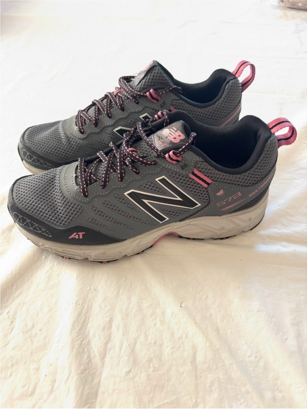 NWOT New Balance Gray Pink 573 V2 Trail & Off Road Track Sneakers Shoes SZ 10.5